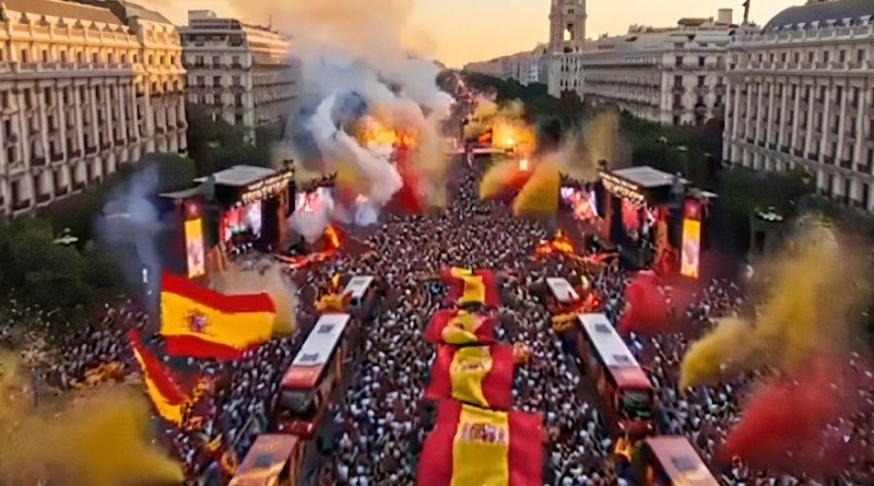 MULTITUD CELEBRA EN MADRID A ESPAÑA COMO ‘REYES DEL MUNDO’