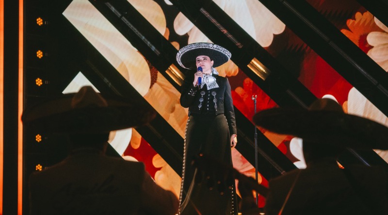 NUEVO DISCO: CAMILA FERNÁNDEZ HONRA Y EXALTA EL LEGADO VERNÁCULO