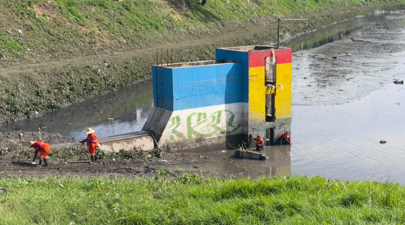 PUENTE NEGRO RECIBE LIMPIEZA PARA PREVENIR INUNDACIONES