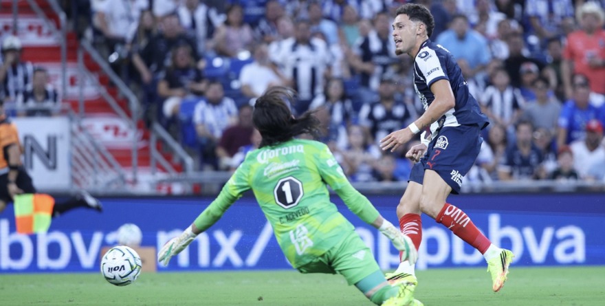 RAYADOS VENCE CÓMODAMENTE A SANTOS GRACIAS A DOBLETE DE OCAMPOS