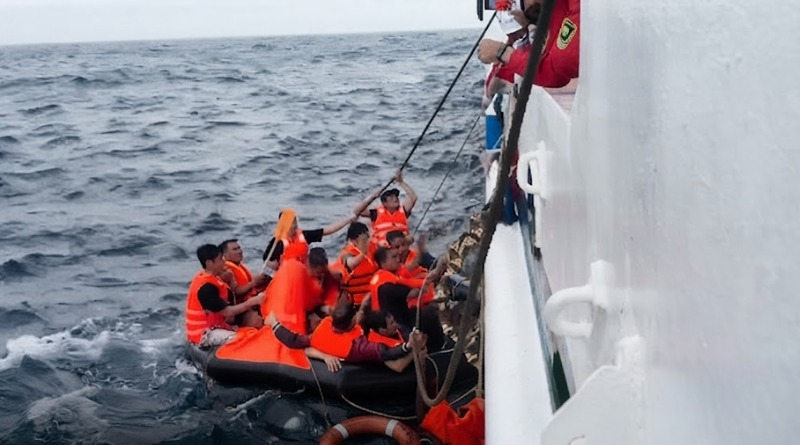 SALVAN A 45 PERSONAS TRAS NAUFRAGIO DE BUQUE VIETNAMITA