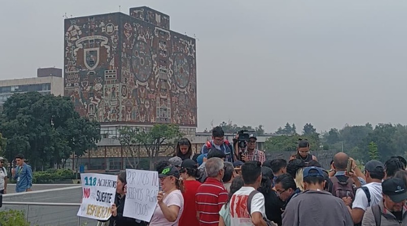 SE EXIGE RESPETAR LAS INSCRIPCIONES DE ADMITIDOS EN LA UNAM