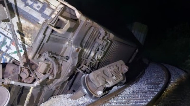 SE PRODUCE DESCARRILAMIENTO DE TREN CARGUERO DEL ISTMO