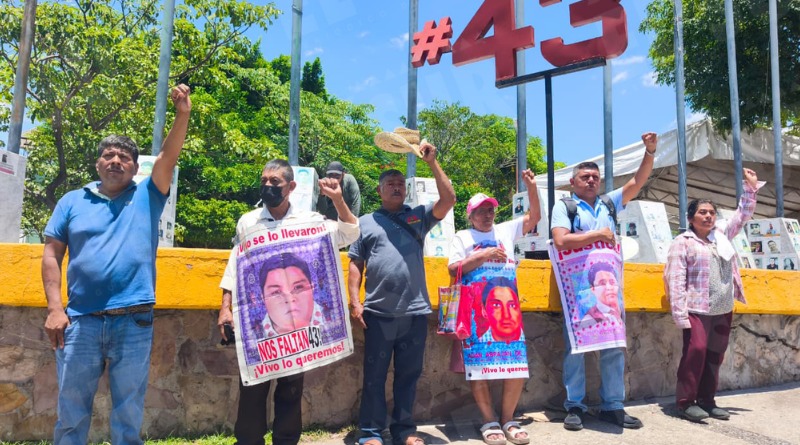 AGUIRRE NO ES EL ÚNICO IMPLICADO, DICEN PADRES DE LOS 43