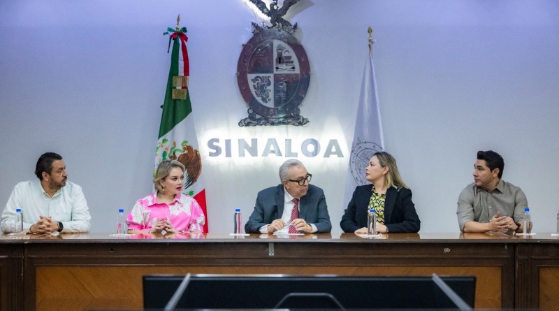 ASUME GUBERNATURA Y SE ENCUENTRA CON GABINETE