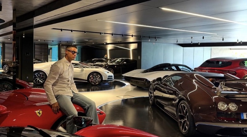 CRISTIANO RONALDO ALARDEA CON SU COLECCIÓN DE AUTOS DEPORTIVOS