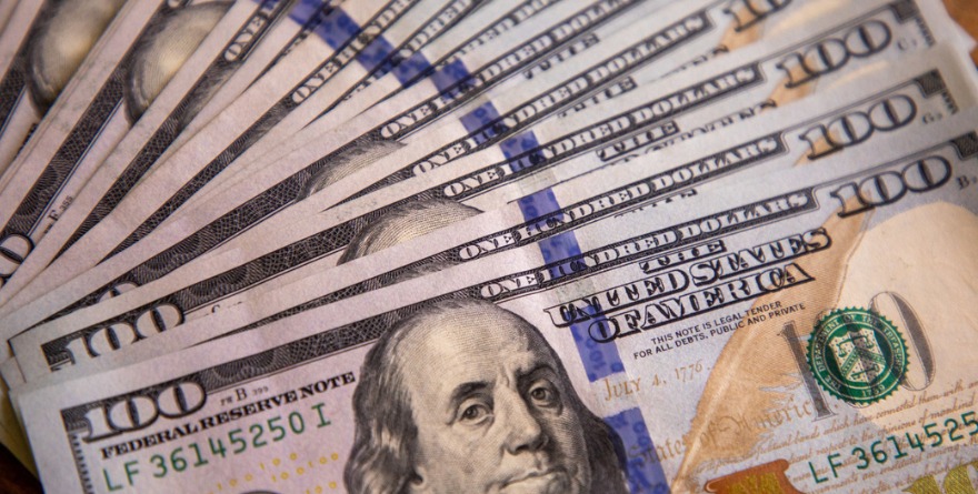 CULMINA DÓLAR CON PEOR DESEMPEÑO EN SEIS MESES