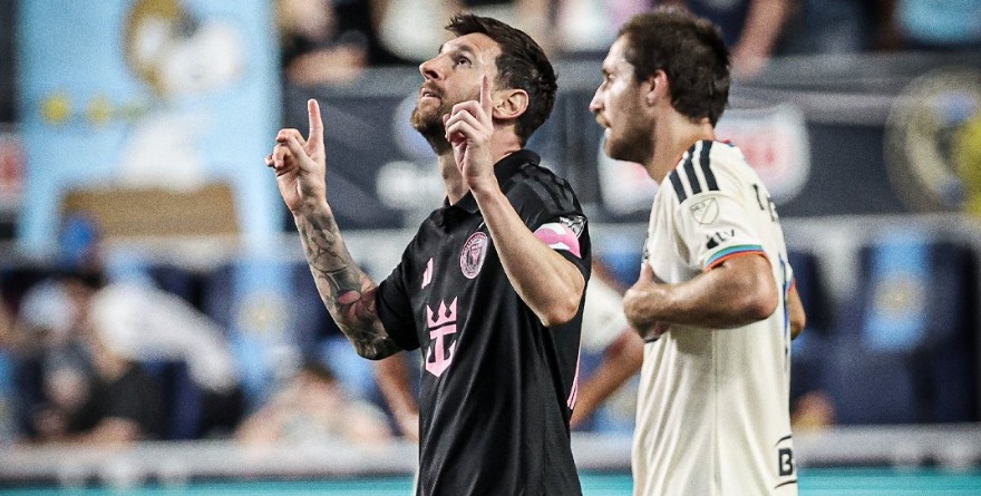 DEDICADO A SU PADRE: MESSI ANOTA SU PRIMER GOL