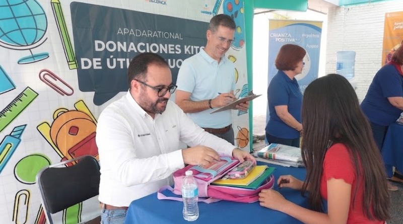 DONAN ÚTILES ESCOLARES A HIJOS DE INTERNOS