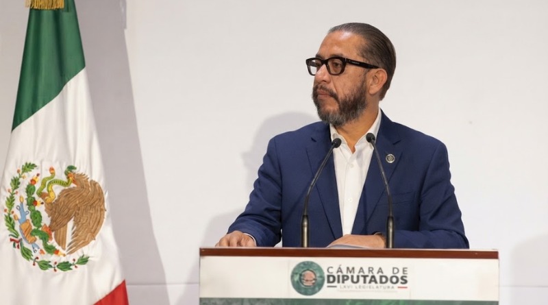 FLORES RENUNCIA A LA SECCIÓN INSTRUCTORA, CONFIRMA