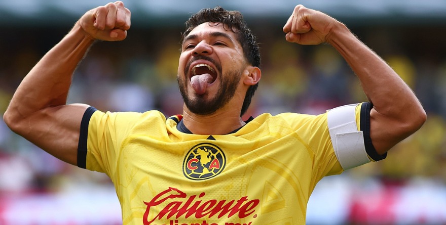 HENRY MARTÍN CELEBRA ‘SALIR DE LAS CENIZAS’ CON ORGULLO