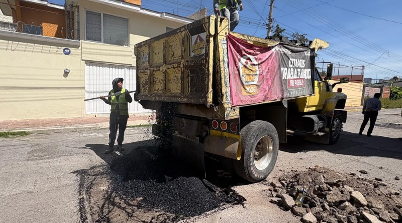LABORES DE BACHEO EN PUEBLA BAJO SUPERVISIÓN DE PEPE CHEDRAUI