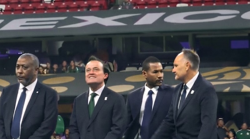 MIKEL SUFRE LA NEGATIVA DE SUS FANS