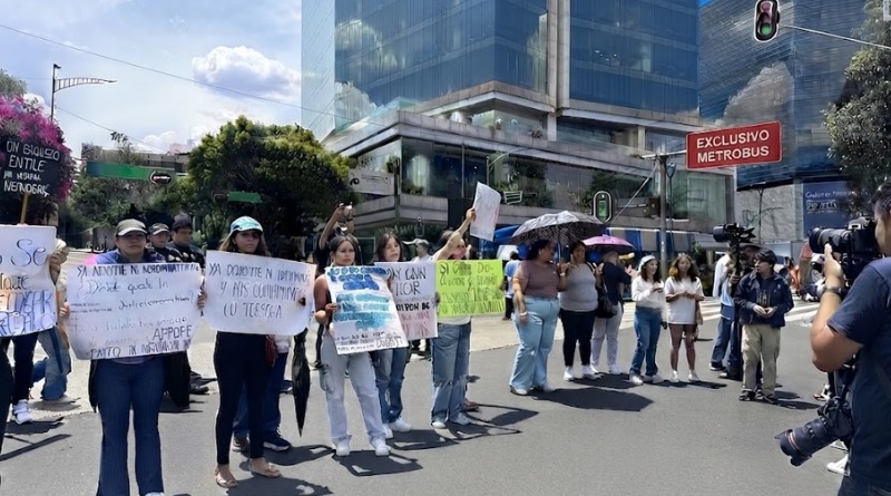NUEVO EXAMEN RECHAZADO: ASPIRANTES A UNAM CIERRAN INSURGENTES