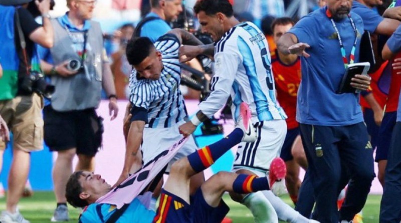 PAREDES FUERA 10 PARTIDOS: FIFA LO SANCIONA POR PELEA EN LA FINAL