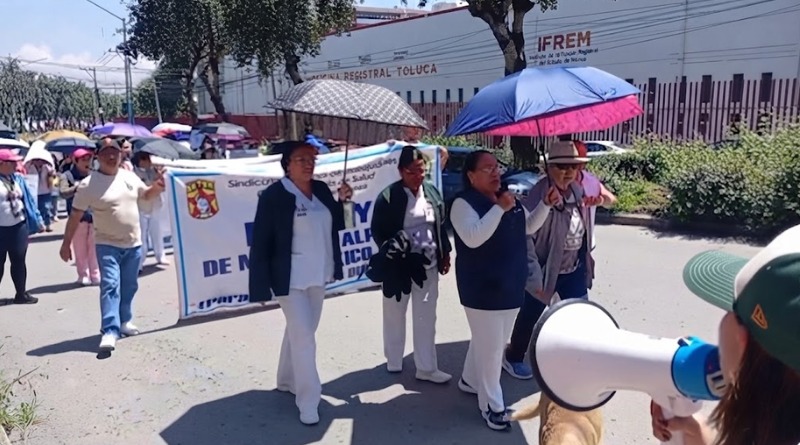 PROTESTA EN TOLUCA: BLOQUEAN VÍAS POR SUELDOS ATRASADOS HOSPITALARIOS