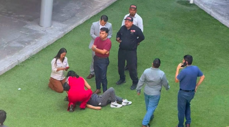 SUJETO CACE DEL TERCER PISO EN UNIVERSIDAD DE REYNOSA CON HERIDAS GRAVES
