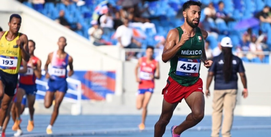 TRIUNFAL ORO AZTECA EN LA CARRERA DE 5,000 METROS