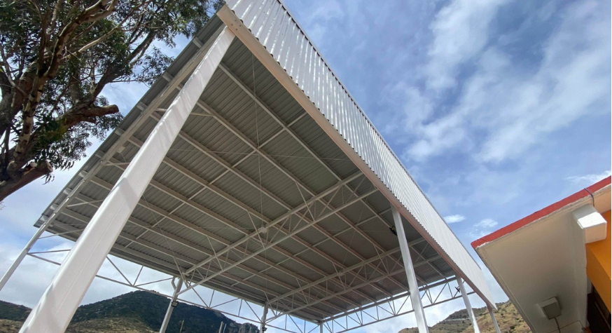 EL GOBIERNO DE LA GENTE ENTREGA TECHADO ESCOLAR EN LA TAPONA, ATARJEA