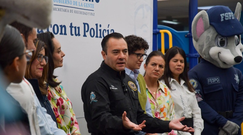 POLICÍAS CAMBIAN PATRULLAS POR SONRISAS EN LEÓN