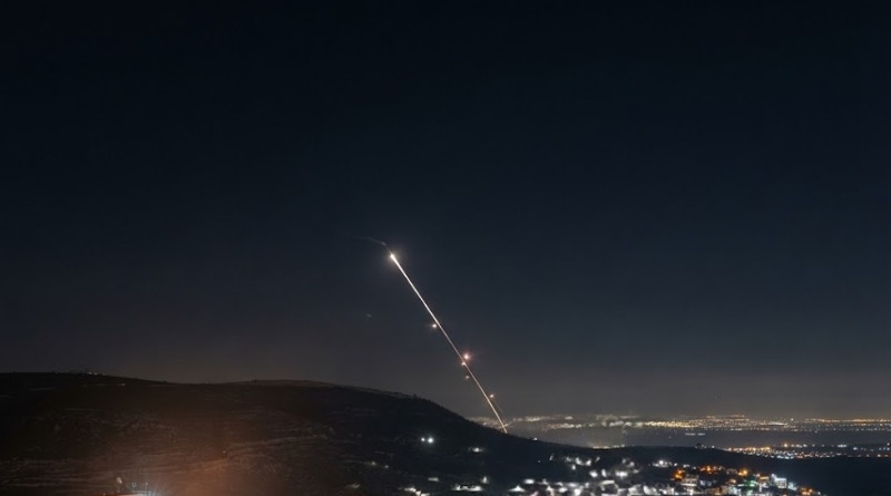 DESTRUCTORES Y BASE DE EU BAJO FUEGO DE IRÁN