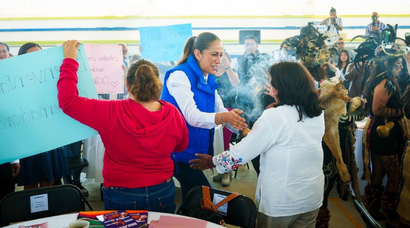 MUJERES INDÍGENAS RECIBEN APOYO DE LIBIA DENNISE EN DERECHOS Y OPORTUNIDADES