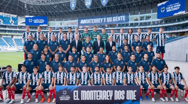RAYADOS POSA Y ENTRA EN LA HISTORIA