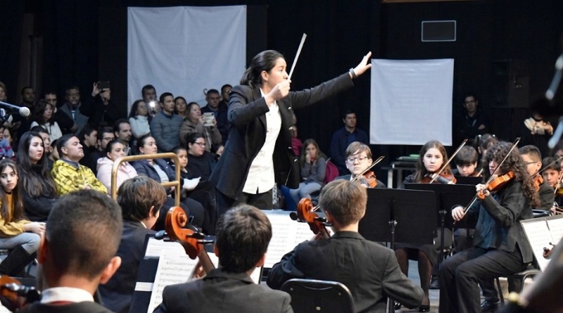 SONORO ACENTO LATINO CARACTERIZA EL DEBUT DE NINOSKA MEDEL