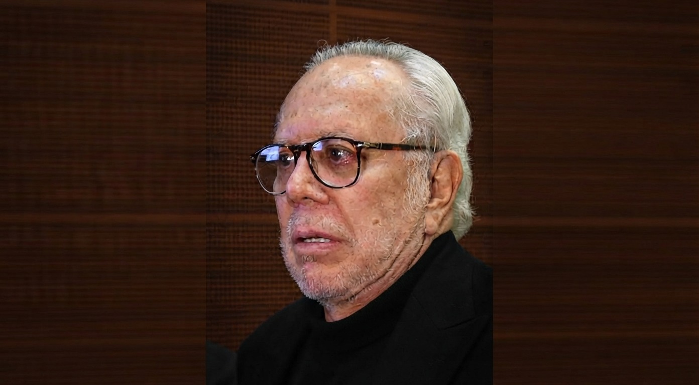 TRAS EL ARRESTO, DE LLANO RECIBE A SU HIJO FRANCISCO