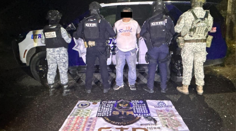 DECOMISAN DROGA Y ARMA EN VALLE SANTIAGO