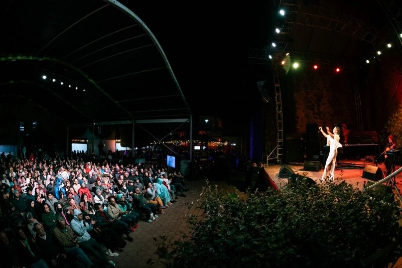 FUSIÓN ESLAVA Y TEATRO DE VANGUARDIA ENCENDIERON LA JORNADA DEL CERVANTINO