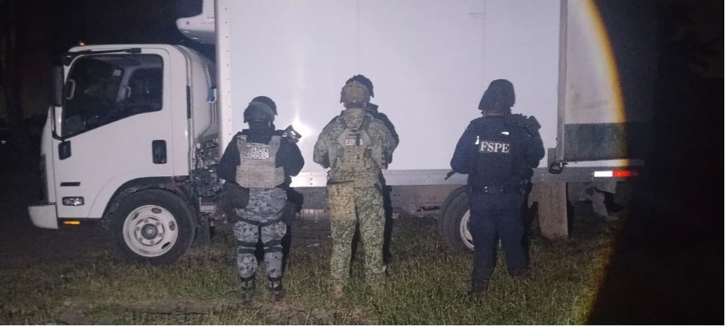 INCAUTAN 2 MIL LITROS DE HUACHICOL Y ASEGURAN CAMIÓN