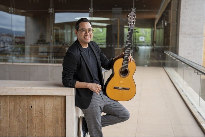 LA GUITARRA DE VLADIMIR HARÁ FLORECER  EN EL CERVANTINO