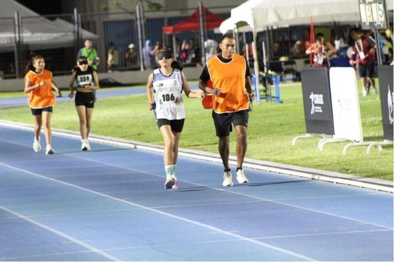 BRILLAN EN LO ALTO DEL PODIO CON ORO, PLATA Y BRONCE
