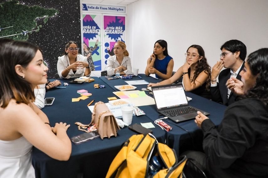 JÓVENES EN EL CENTRO DE LA CONVERSACIÓN SOBRE SALUD