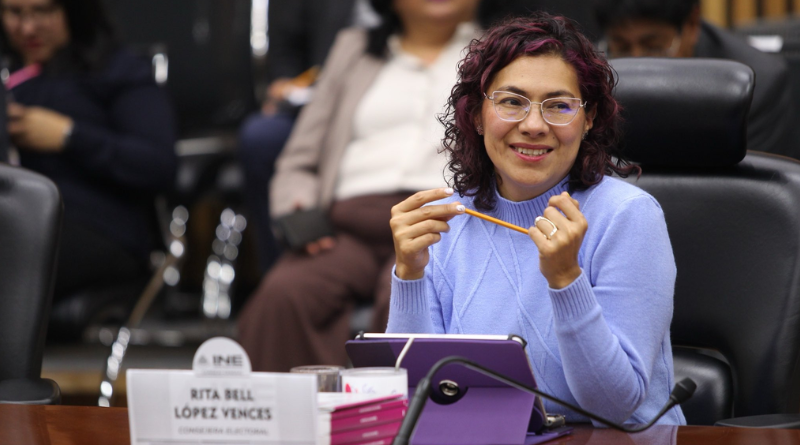DENUNCIA CONSEJERA IMPOSICIÓN DE PROVEEDOR INE