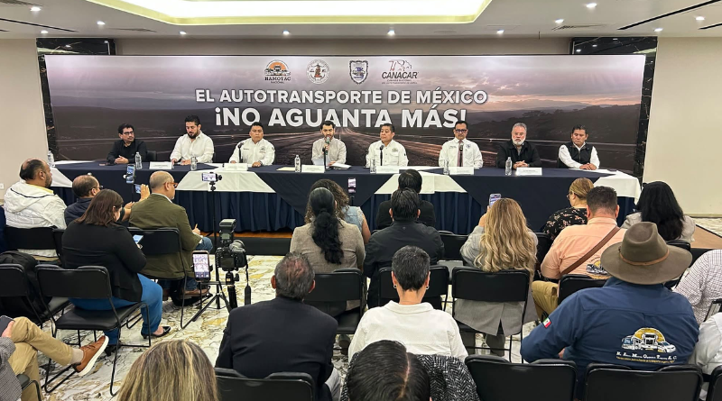 INICIA PARO NACIONAL DE TRANSPORTISTAS CARRETEROS