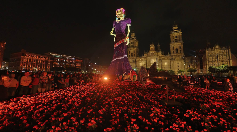 INSTALAN CATRINA MONUMENTAL EN ZÓCALO