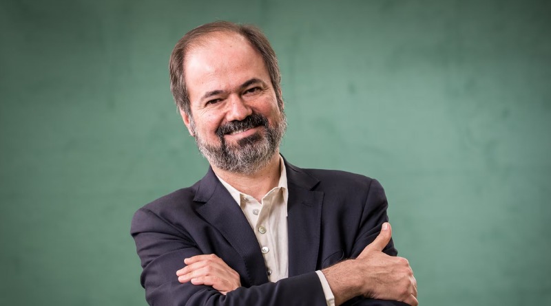 JUAN VILLORO RECIBE PREMIO FUENTES