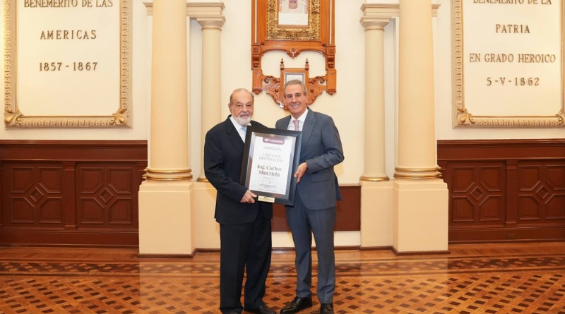 RECIBE SLIM RECONOCIMIENTO DE VISITANTE DISTINGUIDO