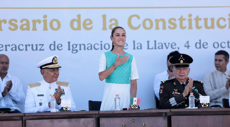 VERACRUZ CELEBRA EL 205 ANV. DE LA ARMADA CON DESFILE Y RECONOCIMIENTOS